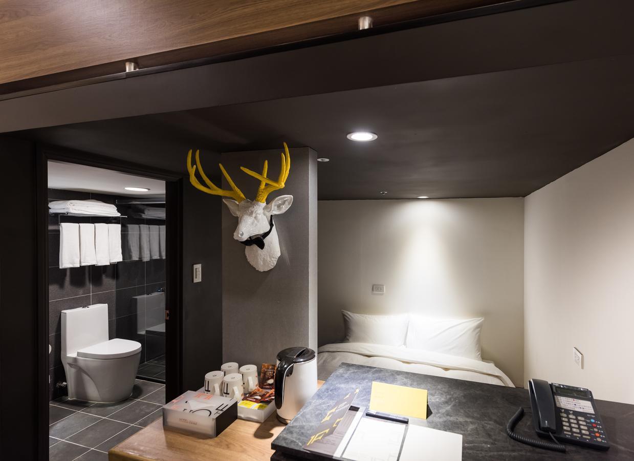 Hotel Half Taichung Exterior foto